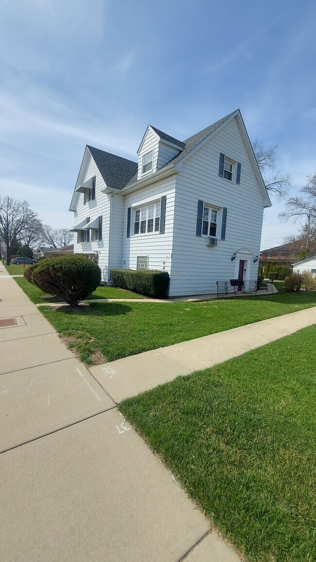 7314 N Crawford Ave Apartments and Nearby Lincolnwood Apartments For