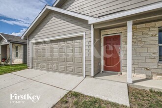 3921 Far Horizon in Seguin, TX - Building Photo - Building Photo