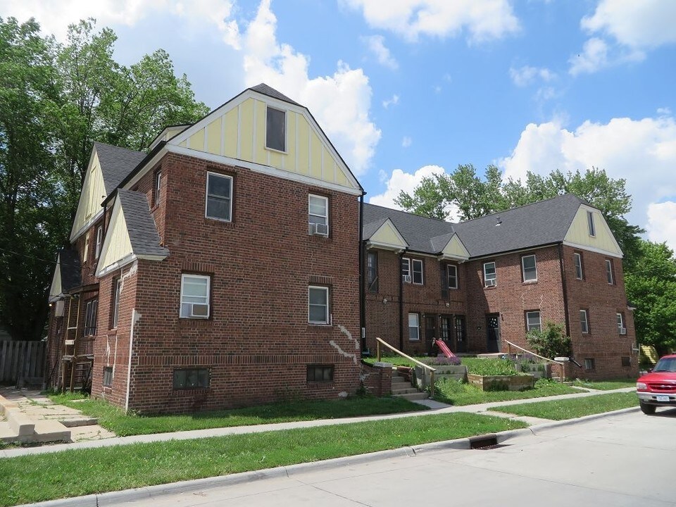 10 N 31st St in Council Bluffs, IA - Foto de edificio