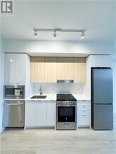 5105 Hurontario St in Mississauga, ON - Building Photo - Building Photo