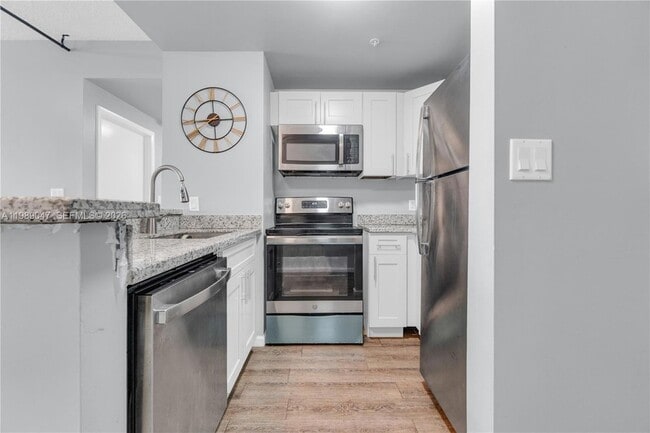 185 SE 14th Terrace, Unit 1611 in Miami, FL - Building Photo - Building Photo