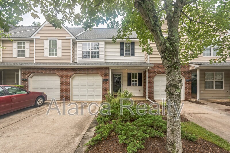 8787 Robinson Forest Dr in Charlotte, NC - Building Photo