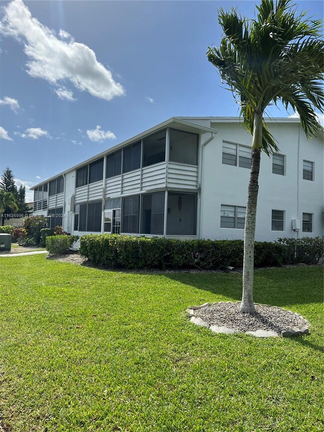 272 Camden L in West Palm Beach, FL - Building Photo - Building Photo