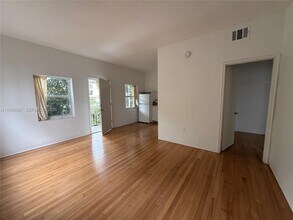 1011 9th St in Miami Beach, FL - Building Photo - Building Photo