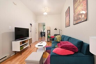 323 Grand St in Hoboken, NJ - Building Photo - Building Photo