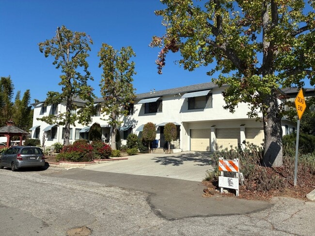 1387 Eagle Vista Dr in Los Angeles, CA - Building Photo - Building Photo