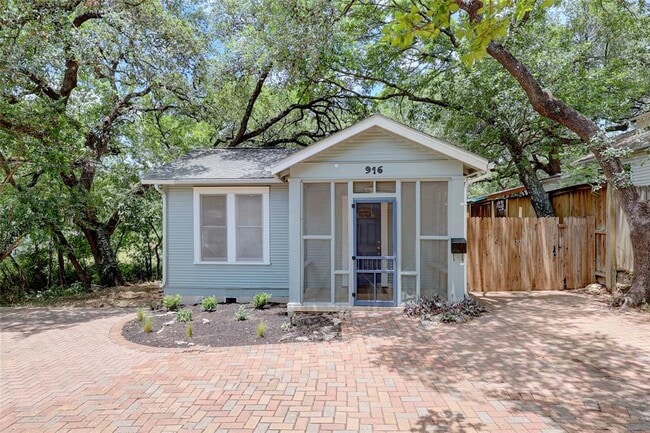 property at 916 S 5th St