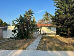 7513 Cutlass Ave in North Bay Village, FL - Building Photo - Building Photo