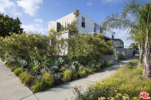 1850 Walgrove Ave in Los Angeles, CA - Building Photo