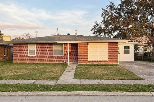 property at 4 Gretna Blvd