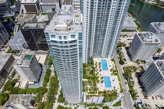 951 Brickell Ave, Unit 3806 in Miami, FL - Foto de edificio - Building Photo