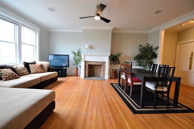 1657 Commonwealth Ave, Unit 7 in Boston, MA - Foto de edificio - Building Photo