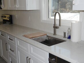 18 Deer Crossing Dr in Fishkill, NY - Building Photo - Building Photo