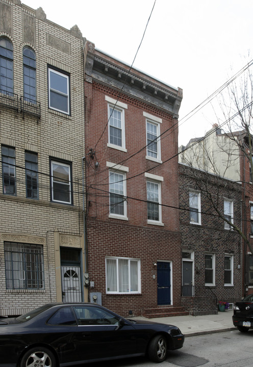 814 S 5th St in Philadelphia, PA - Building Photo