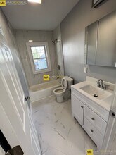 10 Lawrence St, Unit 12 in Watertown, MA - Foto de edificio - Building Photo