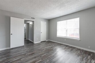 2728 N Buckner Blvd in Dallas, TX - Building Photo - Building Photo