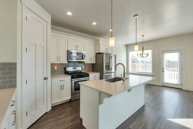44 N 2000 W in Lehi, UT - Building Photo - Building Photo