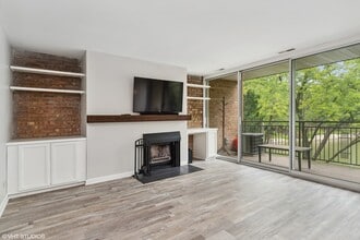 1601 Fairway Dr in Lisle, IL - Building Photo - Building Photo