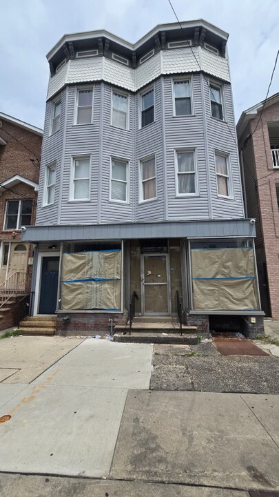 64 Logan Ave in Jersey City, NJ - Building Photo