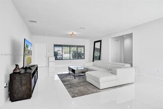 1102 Meadow Lark Ave in Miami Springs, FL - Building Photo - Building Photo