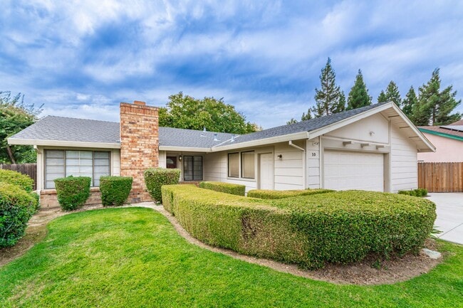 property at 10 Morningsun Ct