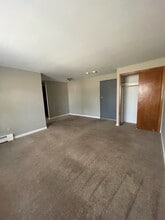 170 High St, Unit B1 in East Hartford, CT - Foto de edificio - Building Photo