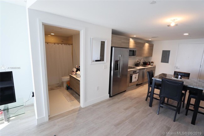 121 NE 34th St, Unit 2914 in Miami, FL - Building Photo - Building Photo