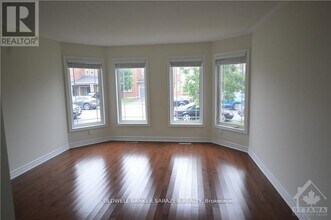 252 Moss Grove St in Ottawa, ON - Building Photo - Building Photo