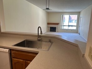 5895 Friars Rd, Unit Shari in San Diego, CA - Building Photo - Building Photo