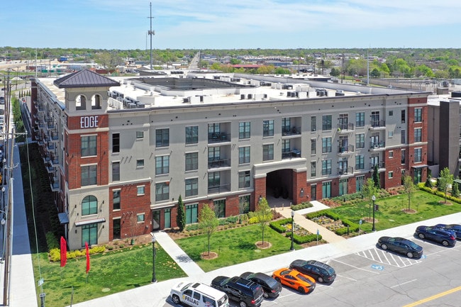 Edge - East Village in Tulsa, OK - Foto de edificio - Building Photo