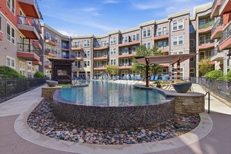 Capitol at Stonebriar in Frisco, TX - Foto de edificio - Building Photo