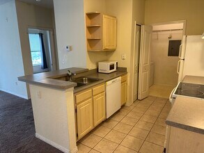 5521 Legacy Crescent Pl in Riverview, FL - Building Photo - Building Photo