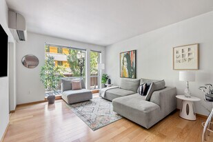 1125 NW 9th Ave in Portland, OR - Building Photo