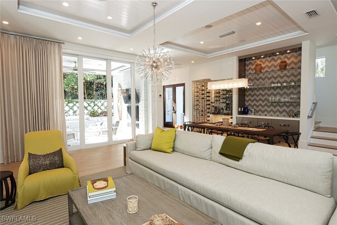 675 2nd St S in Naples, FL - Building Photo