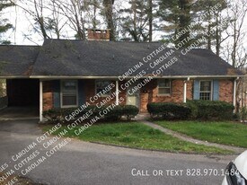 1430 Ridgecrest Dr in Hendersonville, NC - Building Photo