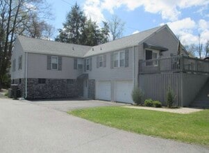 1633 Otlahurst Dr, Unit 1633 Otlahurst apt 1 in Fairmont, WV - Foto de edificio - Building Photo