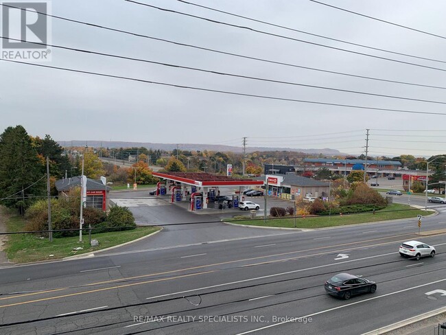 8010-8010 Derry Rd in Milton, ON - Building Photo - Building Photo