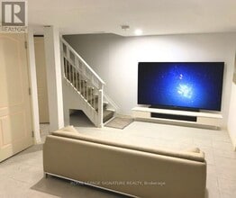1360 Quest Cir in Mississauga, ON - Building Photo - Building Photo