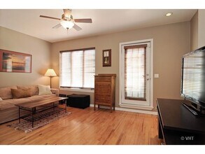 2429 N Clybourn Ave in Chicago, IL - Building Photo - Building Photo