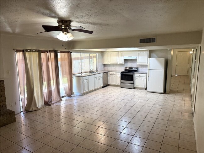 property at 2006 Quail Valley E Dr