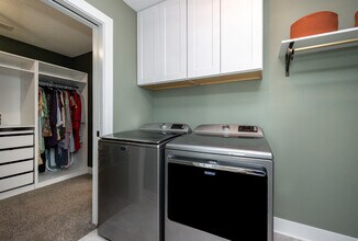 9440 Rushbrook Dr in Johnston, IA - Foto de edificio - Building Photo