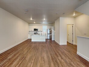 11037 S Stream Rock Rd in South Jordan, UT - Building Photo - Building Photo