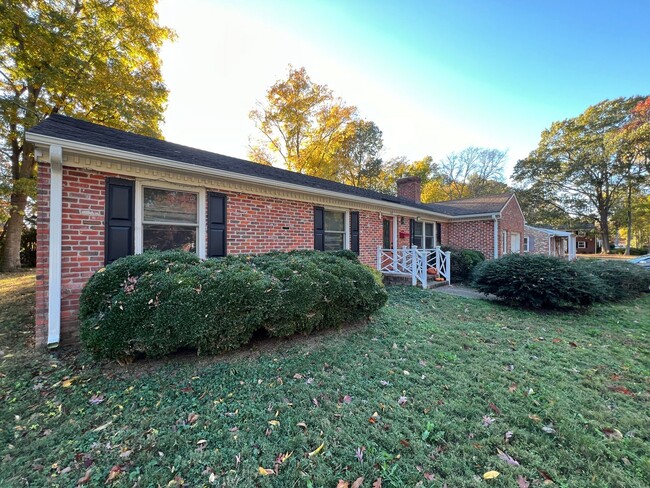 515 Kerry Lake Dr in Newport News, VA - Building Photo - Building Photo