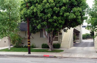 1633 E Maple Ave in El Segundo, CA - Foto de edificio - Building Photo