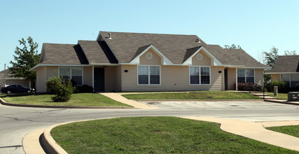 Crestview Senior Duplexes in Tulsa, OK - Building Photo - Building Photo