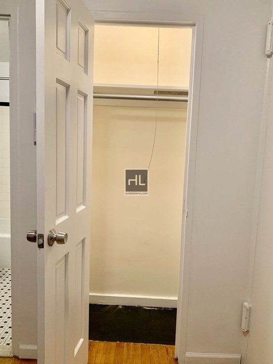 44 E 63rd St-Unit -3C in New York, NY - Building Photo