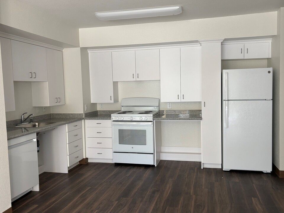 Walnut Place & Walnut Terrace in Greenfield, CA - Building Photo