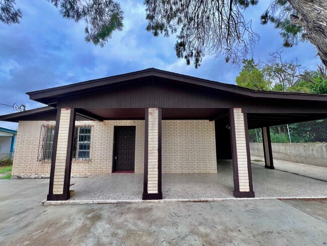 110 N Malinche Ave in Laredo, TX - Building Photo - Building Photo