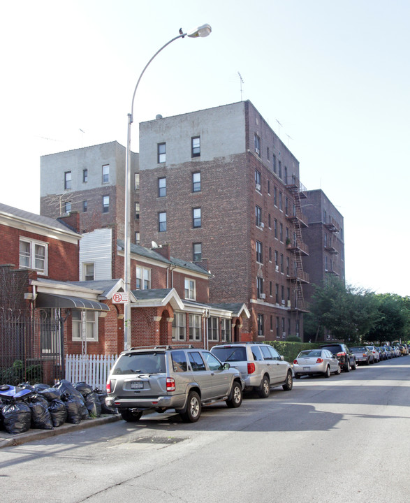 199 E 2nd St in Brooklyn, NY - Building Photo