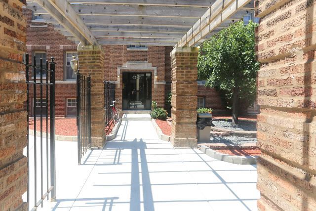 633.5 W Barry Ave in Chicago, IL - Building Photo